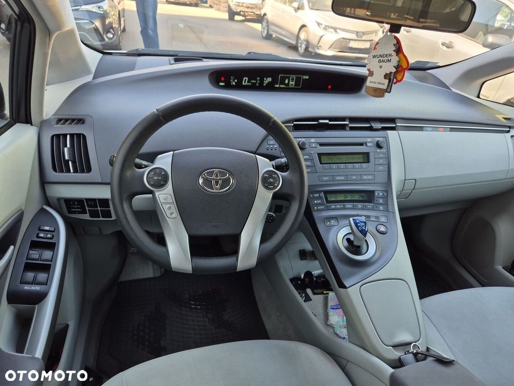Toyota Prius 1.8 HSD Sol - 9