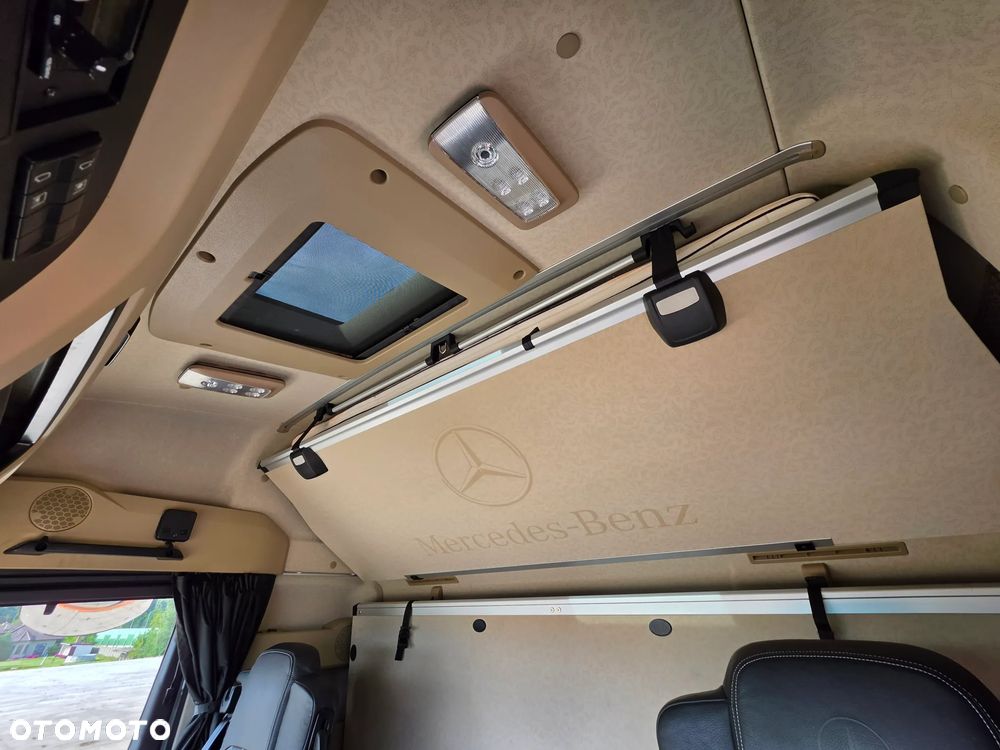 Mercedes-Benz Actros - 32