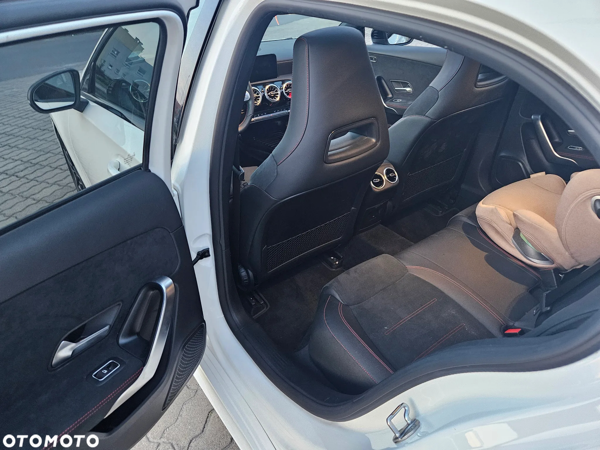 Mercedes-Benz Klasa A 180 AMG Line 7G-DCT - 14