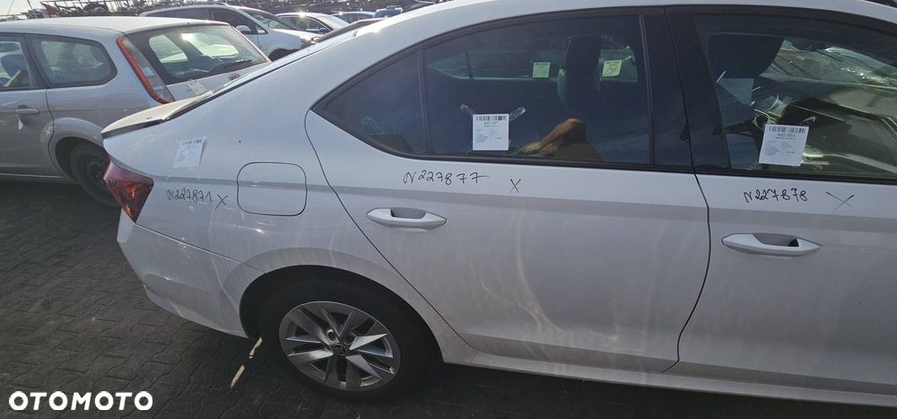 ĆWIARTKA BŁOTNIK PRAWY TYŁ SKODA OCTAVIA IV LF9E ORYGINAŁ - 1