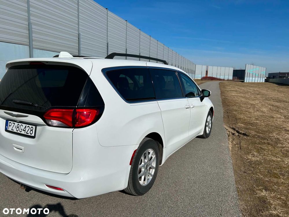 Chrysler Pacifica - 5