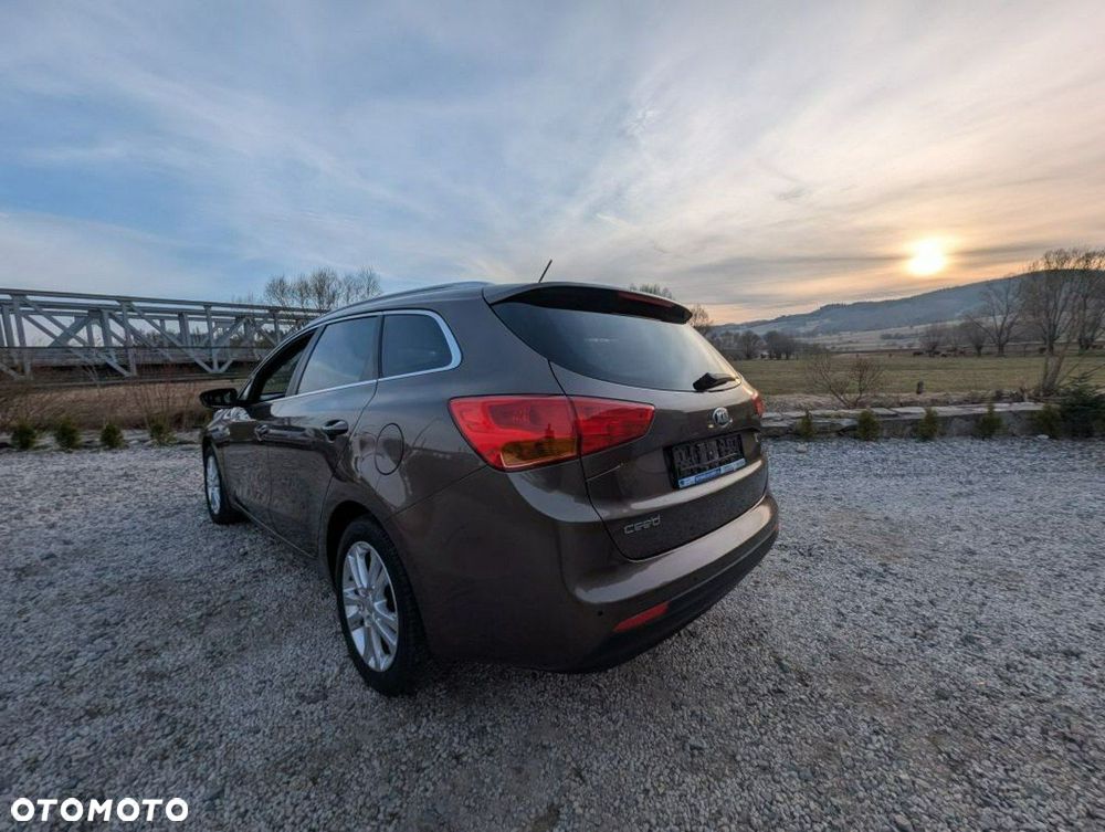 Kia Ceed - 10