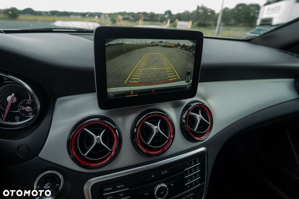Mercedes-Benz GLA - 13