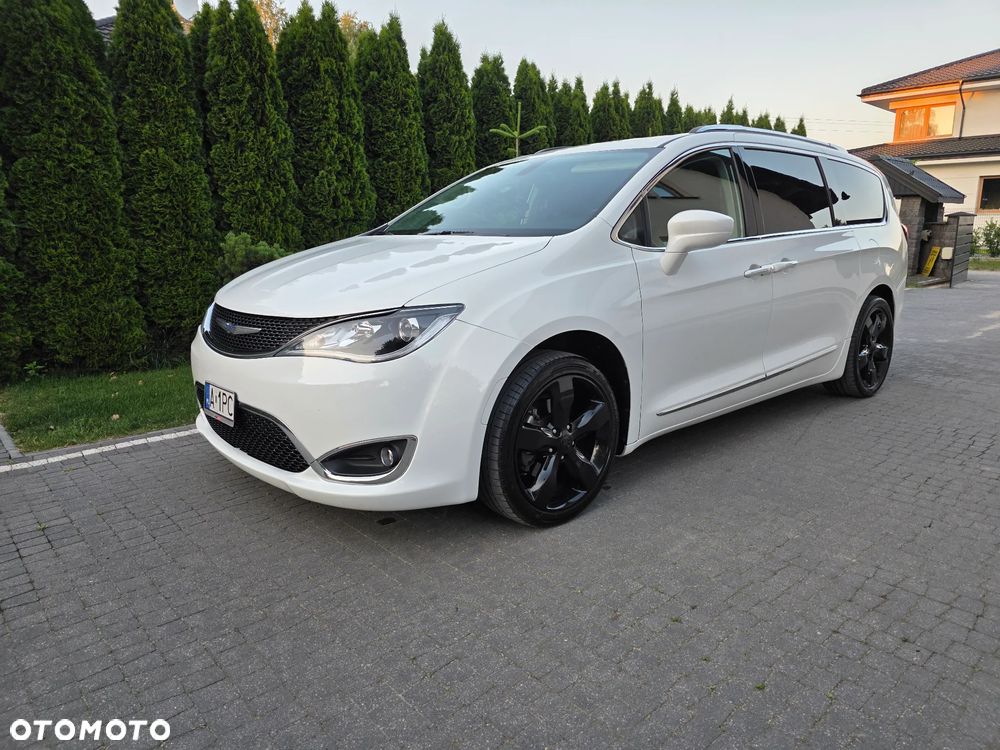 Chrysler Pacifica - 1