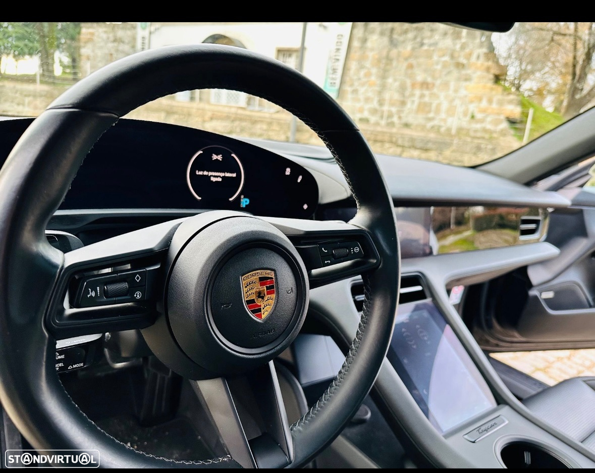 Porsche Taycan 4 - 12