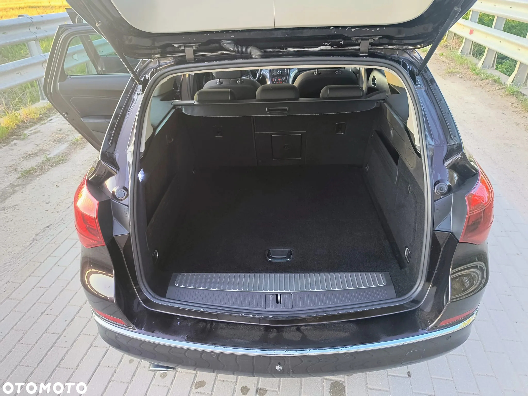 Opel Astra IV 2.0 CDTI Cosmo - 9