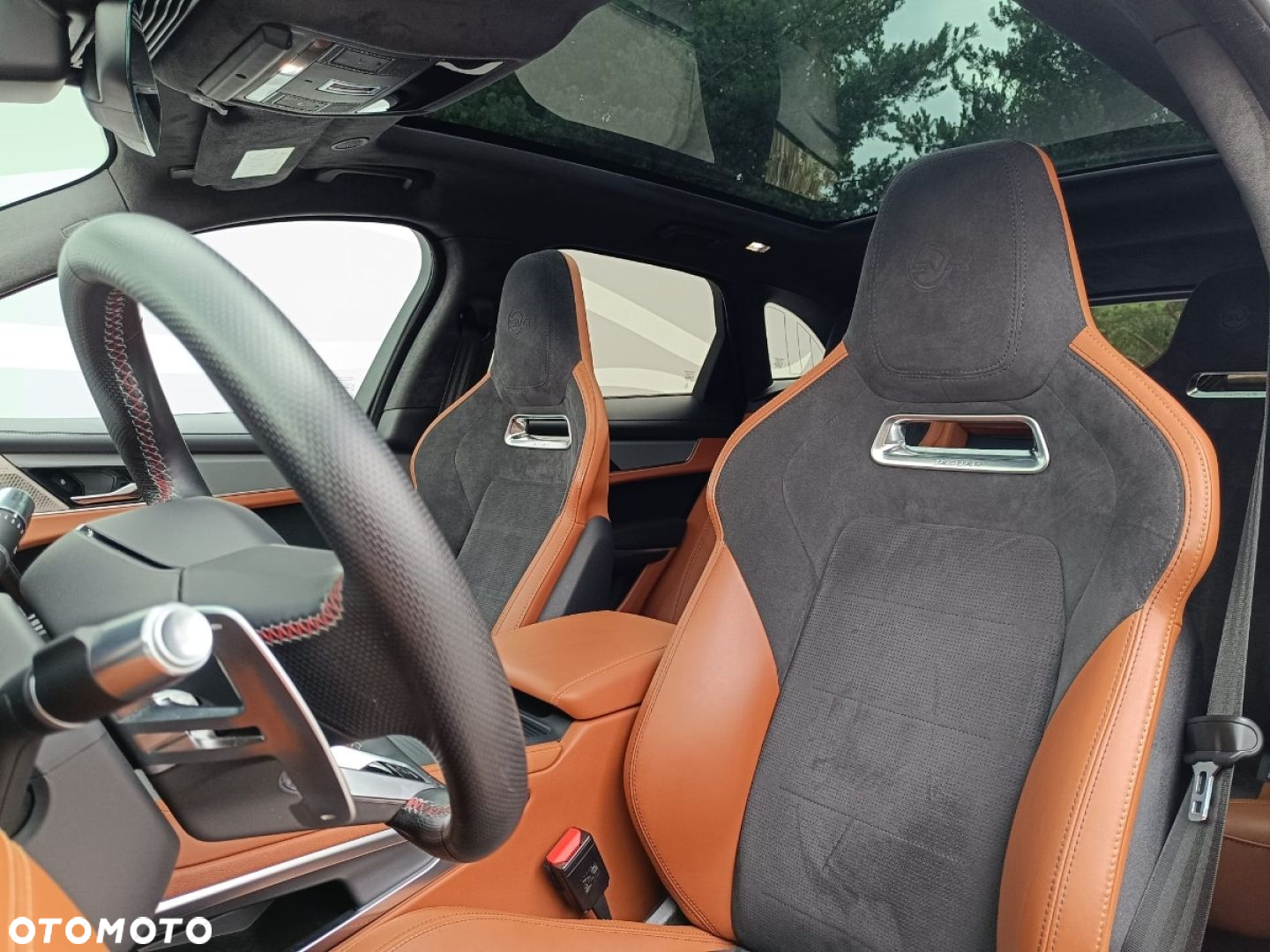 Jaguar F-Pace 5.0 V8 P550 AWD SVR - 27