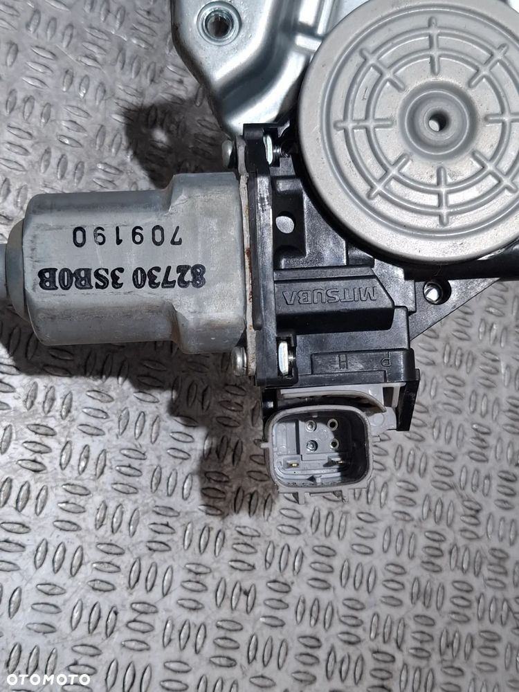 Podnośnik szyby mechanizm drzwi prawy tył Nissan Navara Rok 2017 nr 827303SB0B - 2