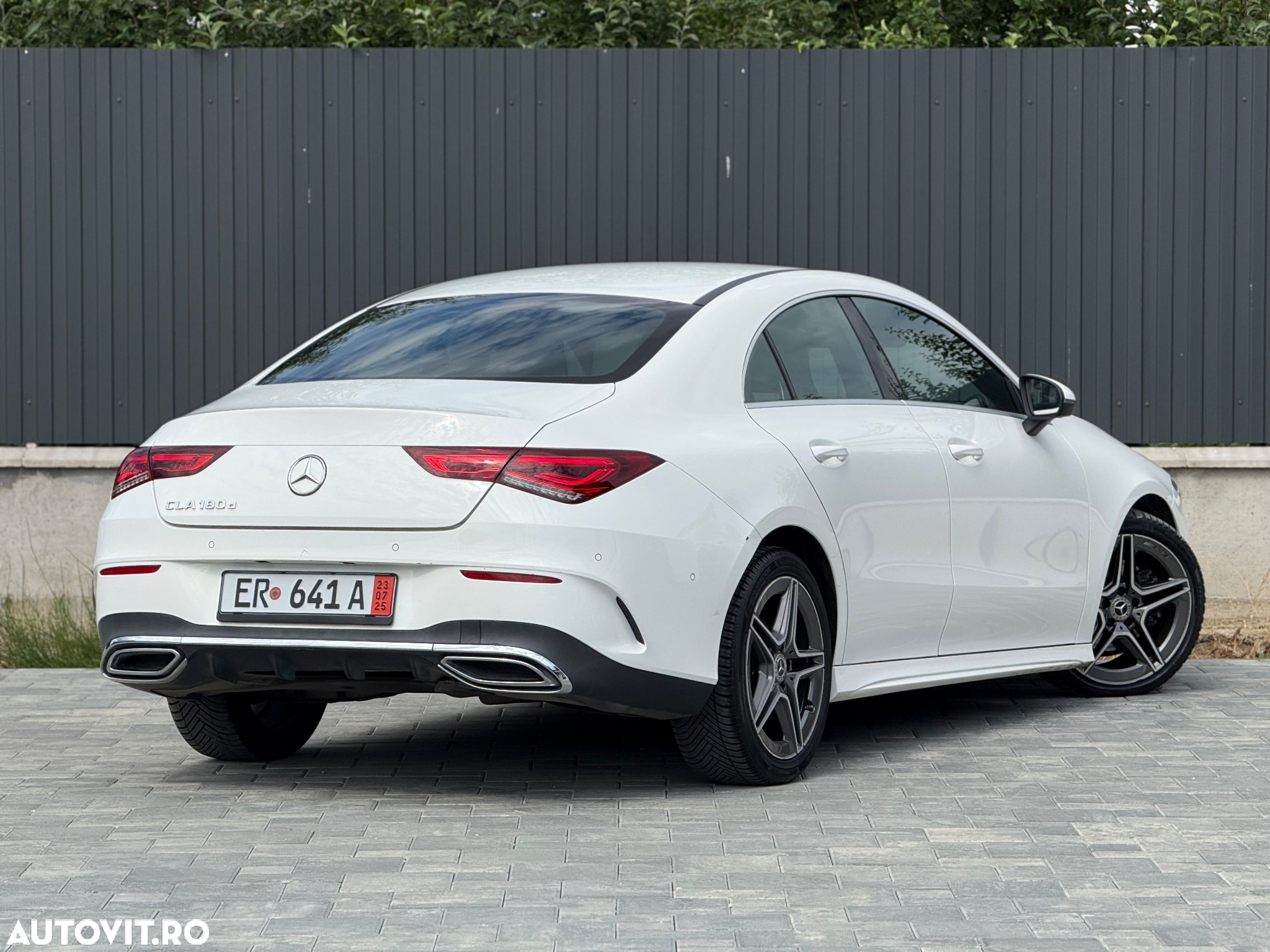 Mercedes-Benz CLA 180 d Shooting Brake 7G-DCT AMG Line - 3