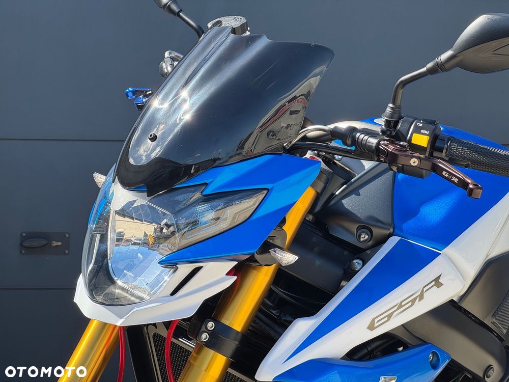 Suzuki GSR - 27