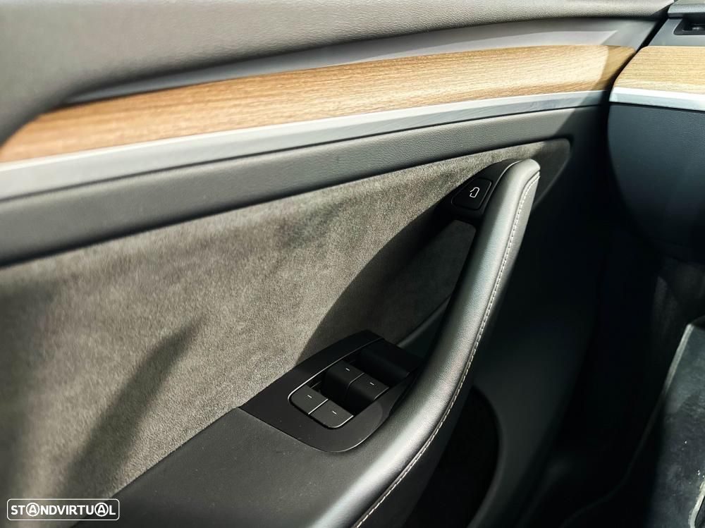 Tesla Model Y Long Range Dual Motor AWD - 47