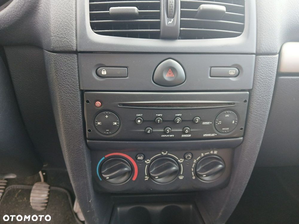 Renault Clio 1.2 16V Alize - 11