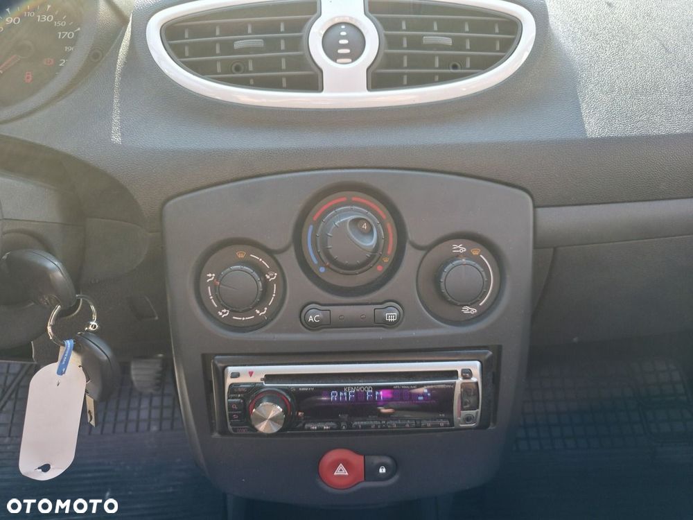 Renault Clio - 8