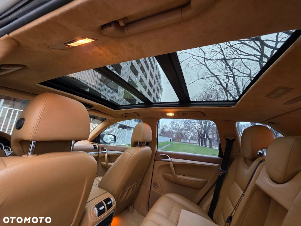 Porsche Cayenne - 23