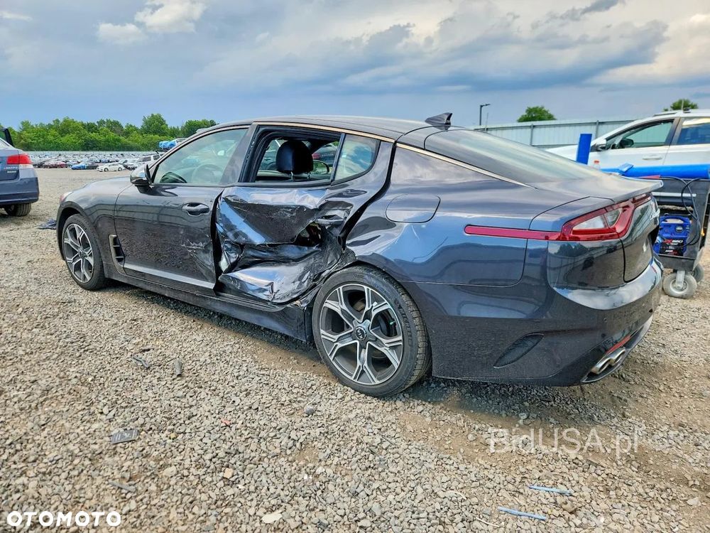 Kia Stinger - 9