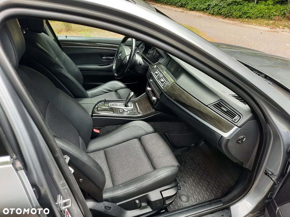 BMW Seria 5 530d xDrive - 14
