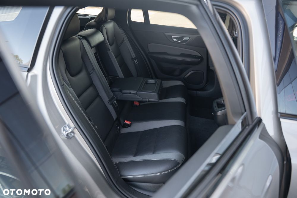Volvo V60 T5 Geartronic R-Design - 33