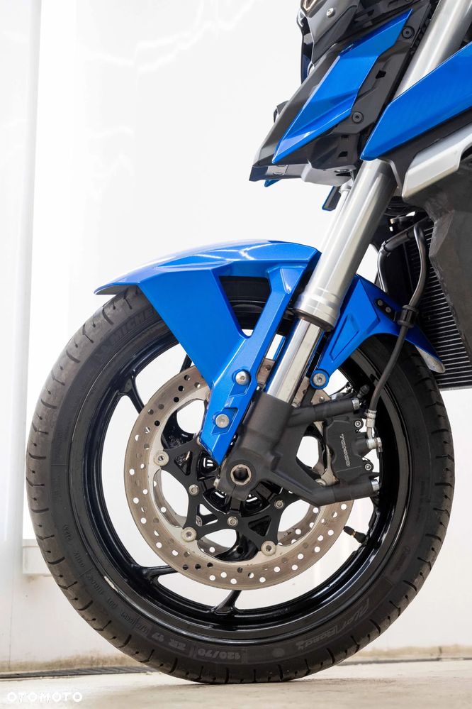 Suzuki GSX - 30