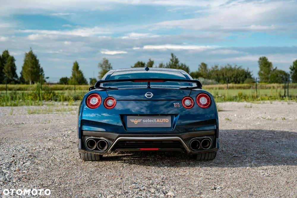 Nissan GT-R - 5