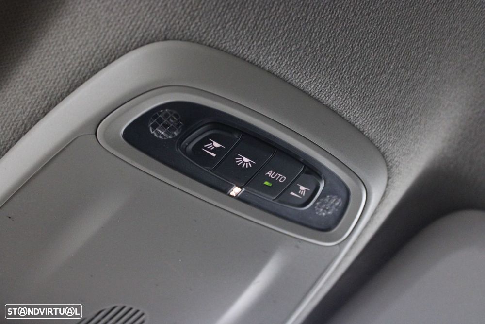 Volvo XC 40 1.5 T2 Momentum Core — fotografia 25
