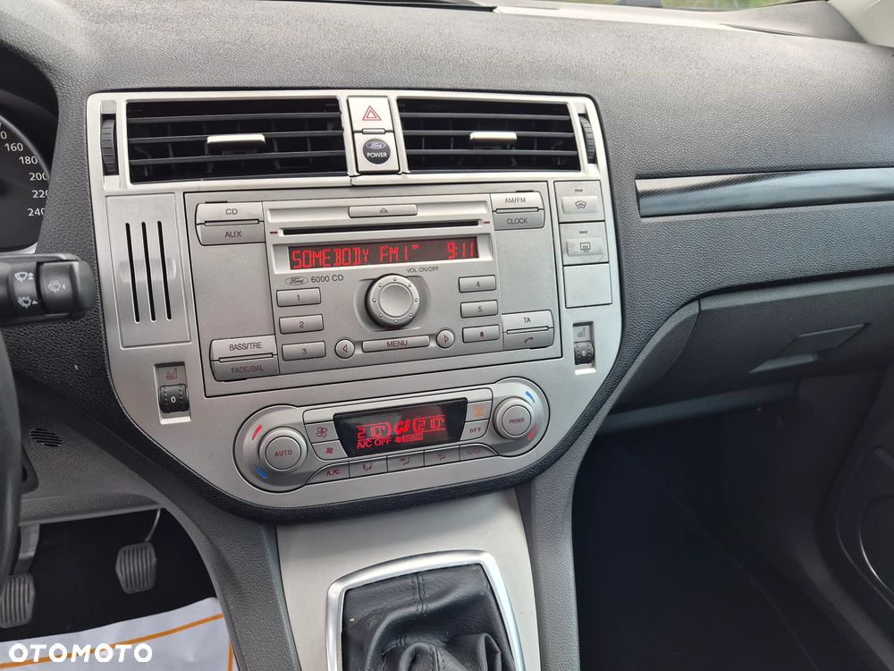 Ford Kuga 2.0 TDCi 2x4 Titanium - 37