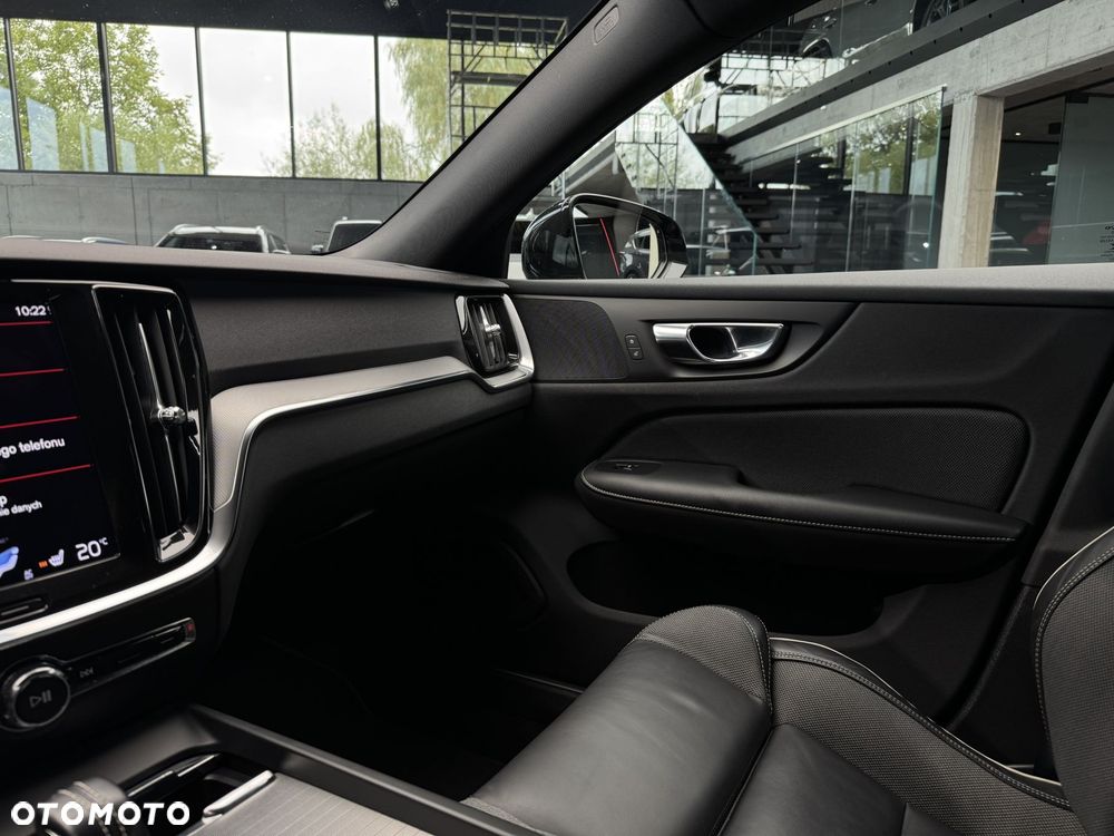 Volvo S60 T5 R-Design - 27