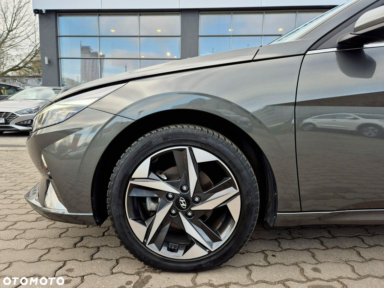 Hyundai Elantra - 11