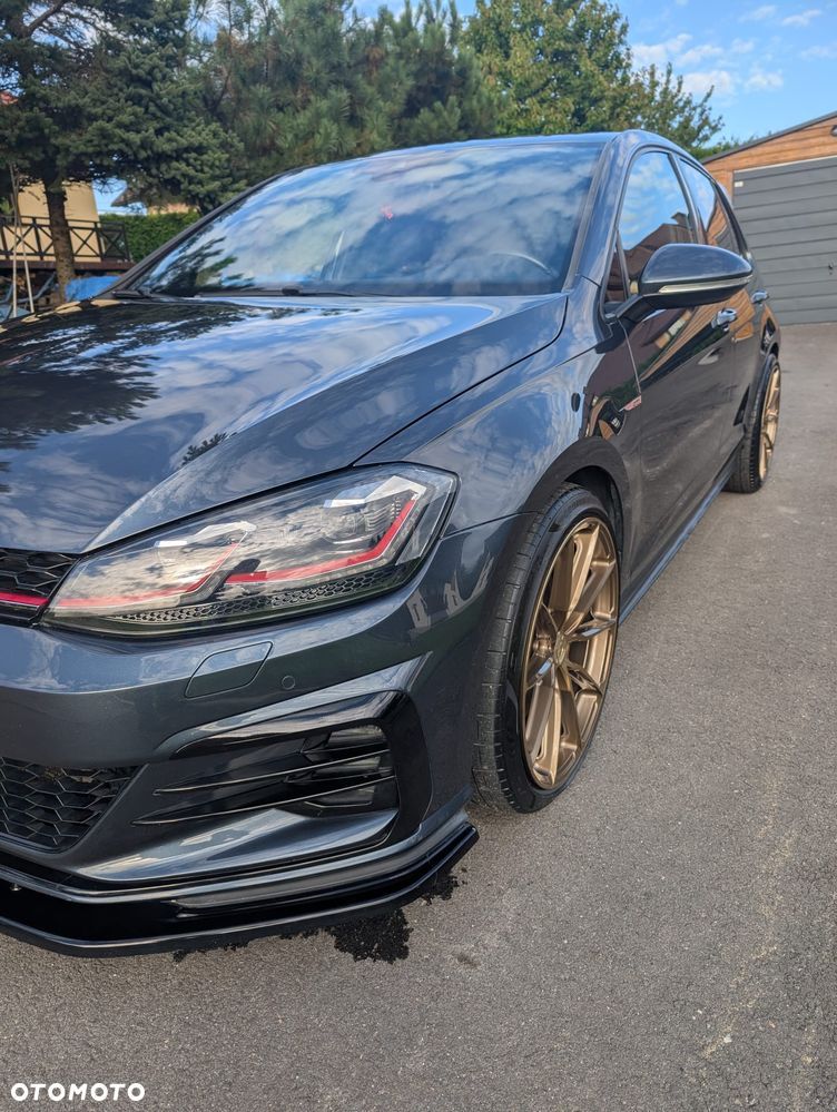 Volkswagen Golf - 2