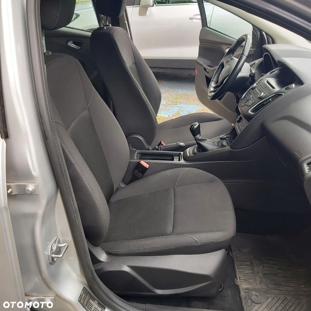 Ford Focus 1.6 Trend - 14