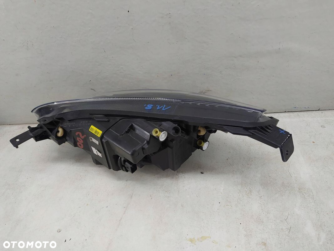 Ford Fiesta MK8 17- prawa lampa przednia przód reflektor - 6