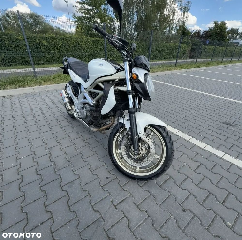 Suzuki Gladius - 7