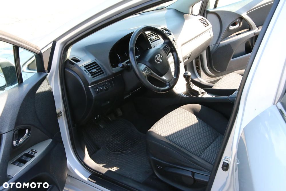 Toyota Avensis 1.8 Sol - 18