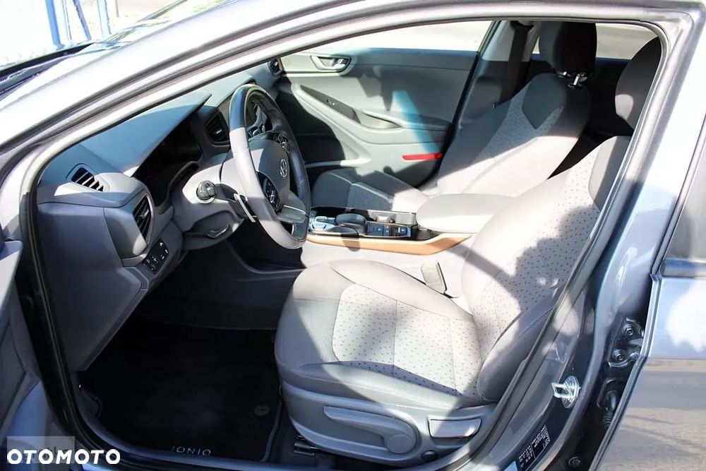 Hyundai IONIQ - 14