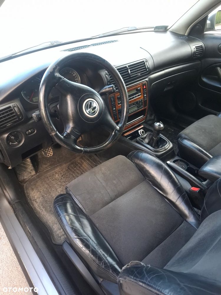 Volkswagen Passat 1.9 TDI Highline - 7