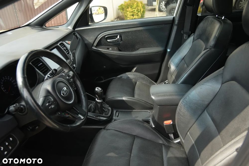 Kia Carens - 30