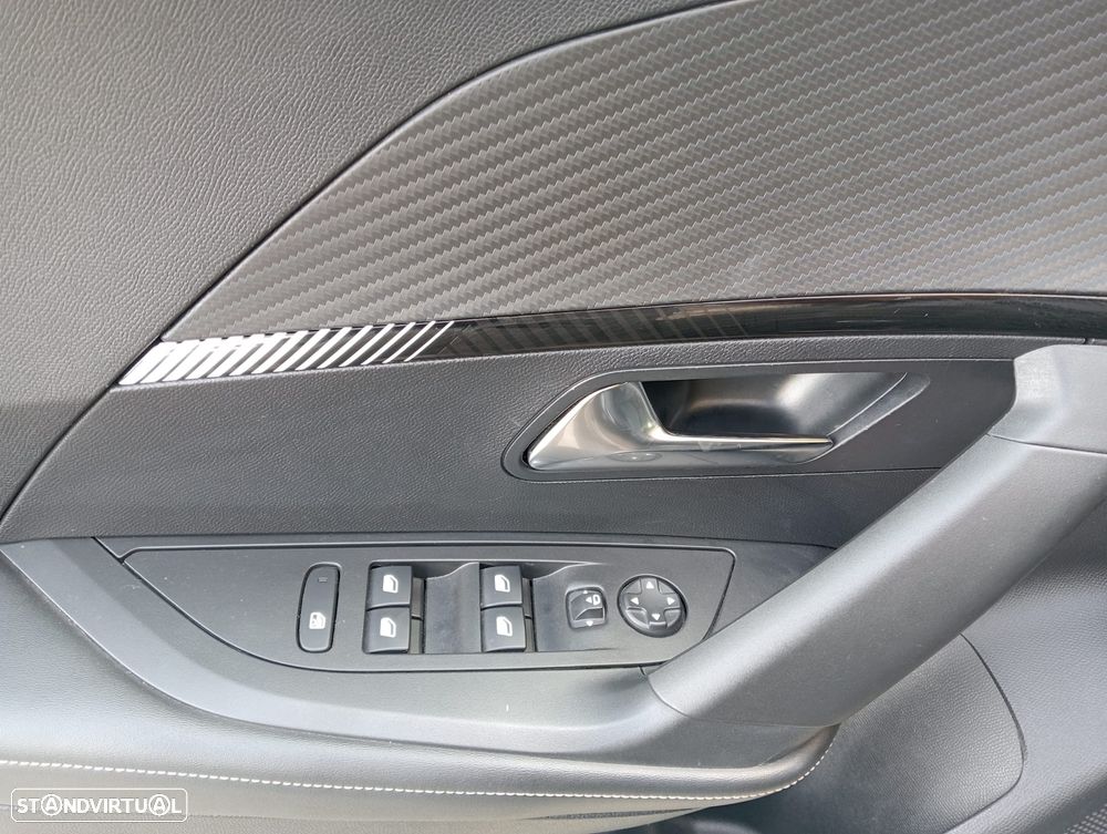 Peugeot 2008 1.2 PureTech Allure Pack EAT8 - 15