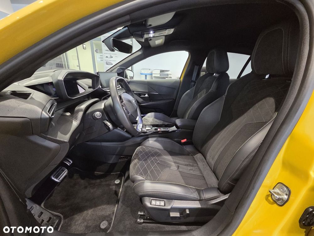Peugeot 208 - 12