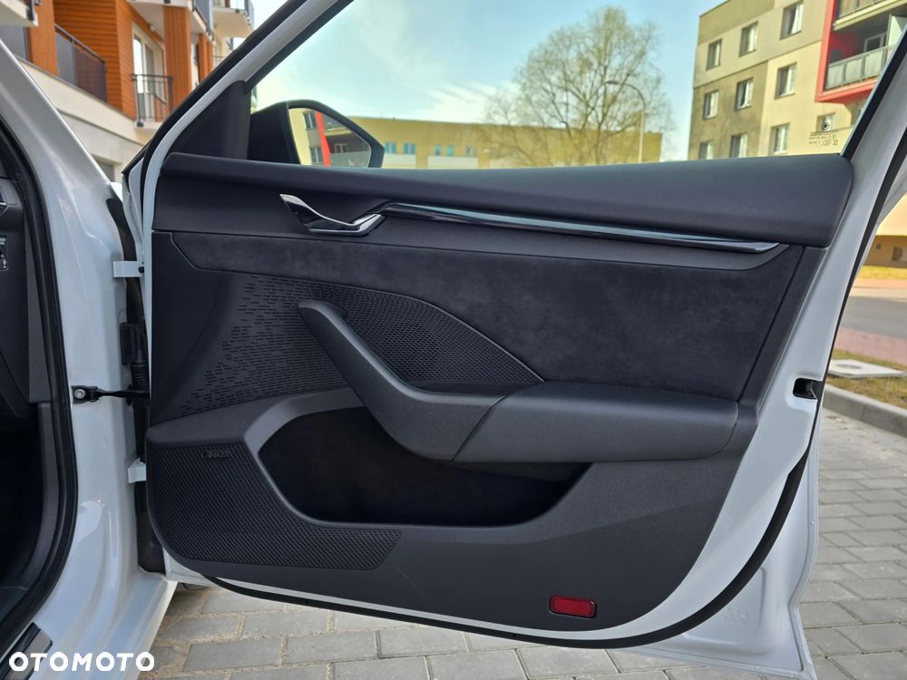 Skoda Octavia 2.0 TSI RS - 26