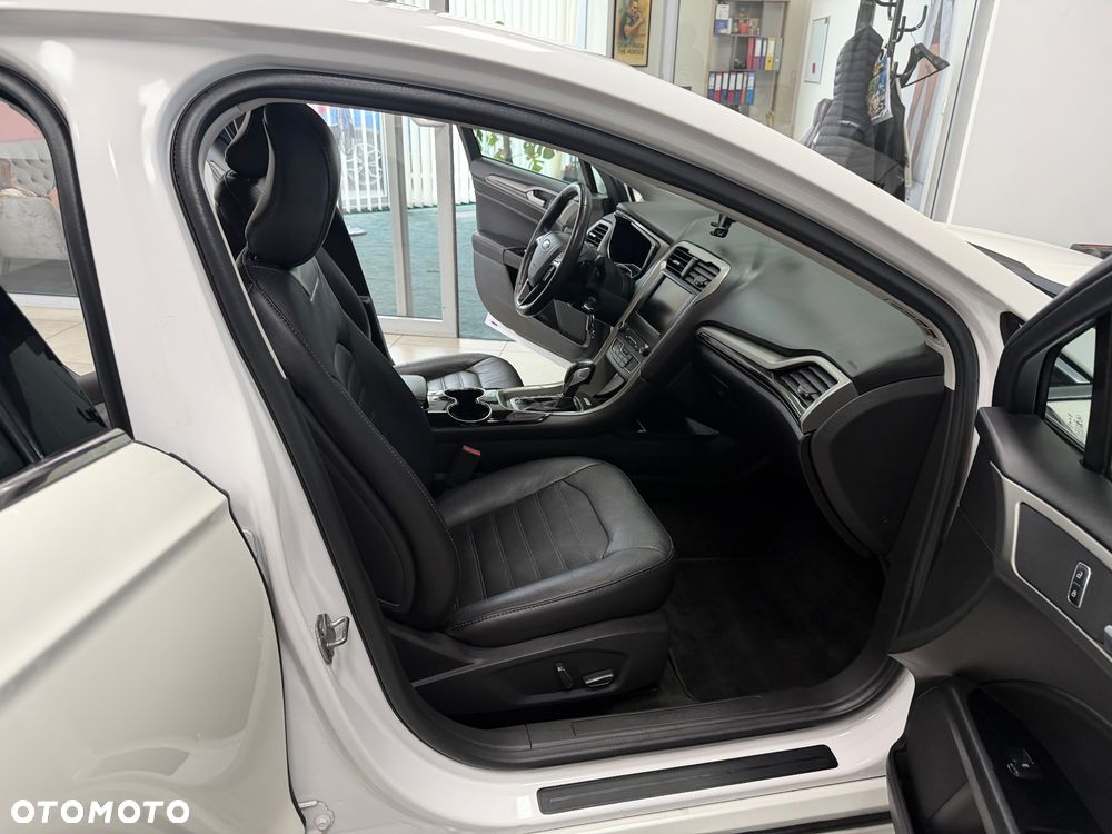 Ford Fusion - 27