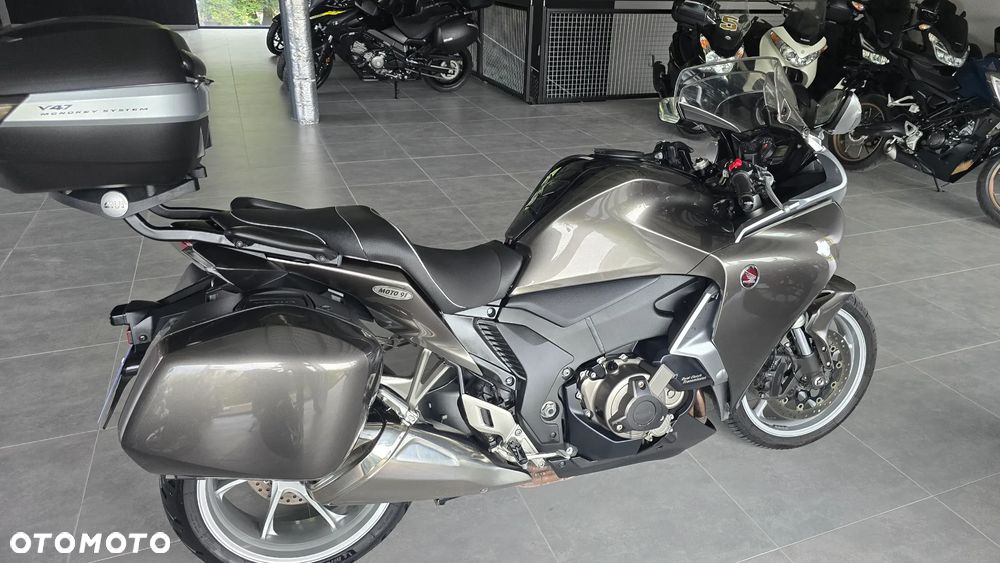 Honda VFR - 34