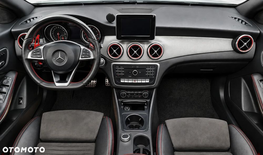 Mercedes-Benz CLA 250 4-Matic AMG Line - 8