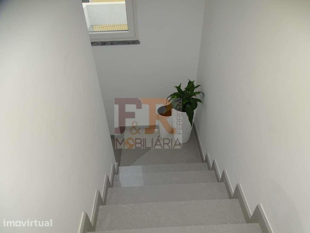 Moradia Geminada Duplex T3 Arrendamento, Fernão Ferro - Grande imagem: 4/12