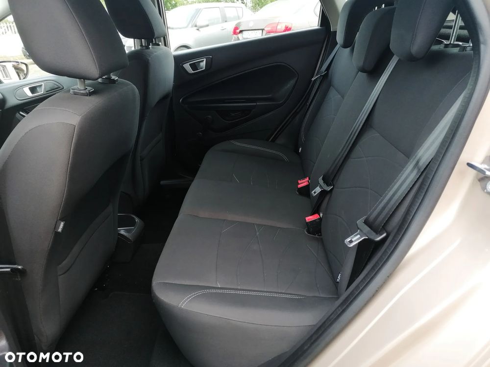 Ford Fiesta - 12