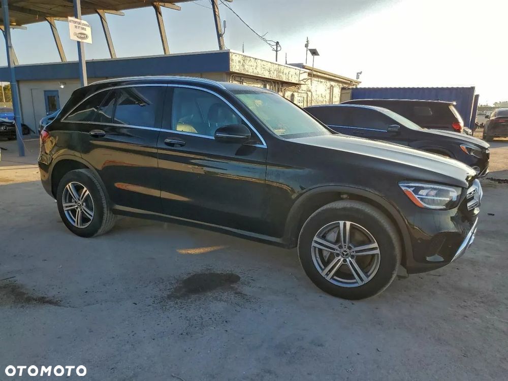 Mercedes-Benz GLC 300 4Matic 9G-TRONIC Exclusive - 2
