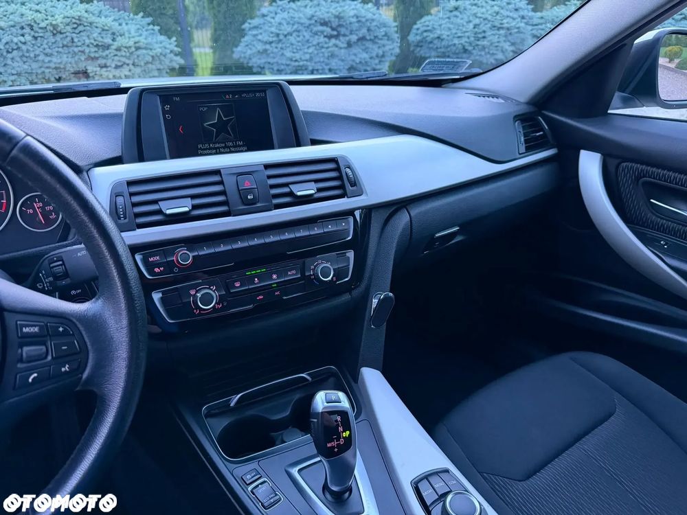 BMW Seria 3 318i Advantage - 32
