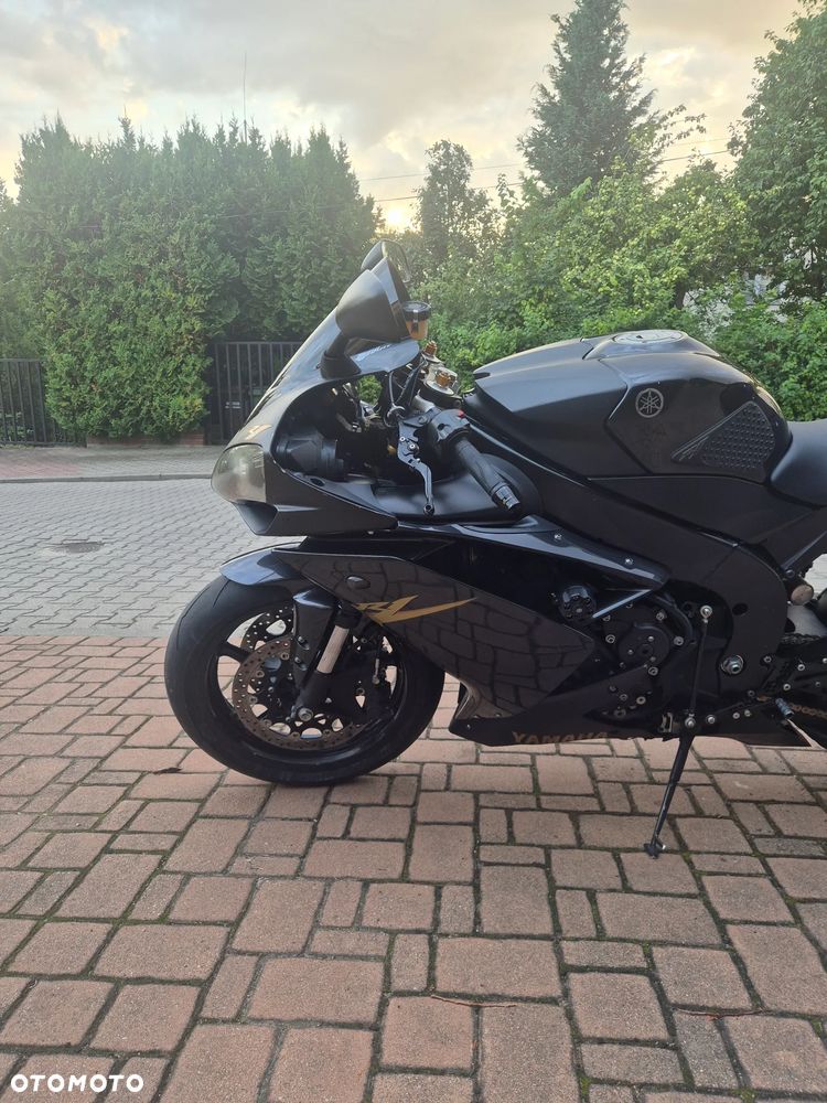 Yamaha R1 - 23