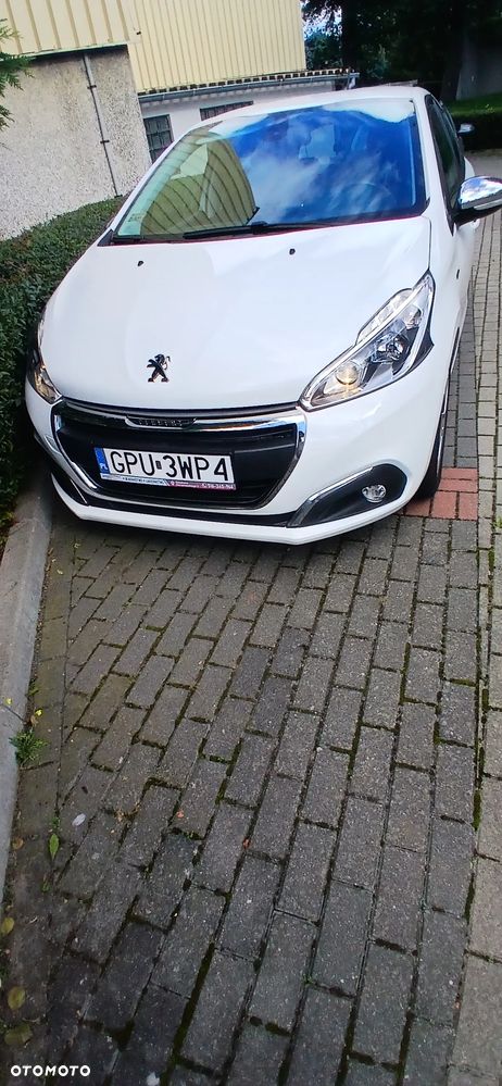 Peugeot 208 1.2 PureTech GPF Signature S&S EAT6 - 8