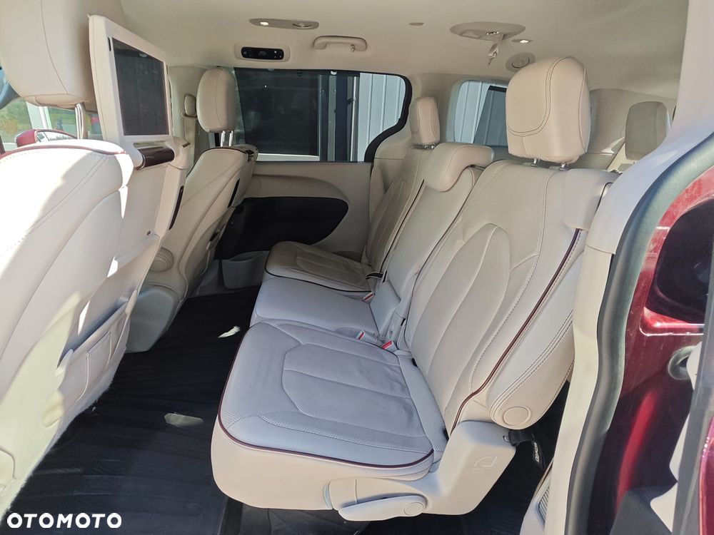 Chrysler Pacifica - 17