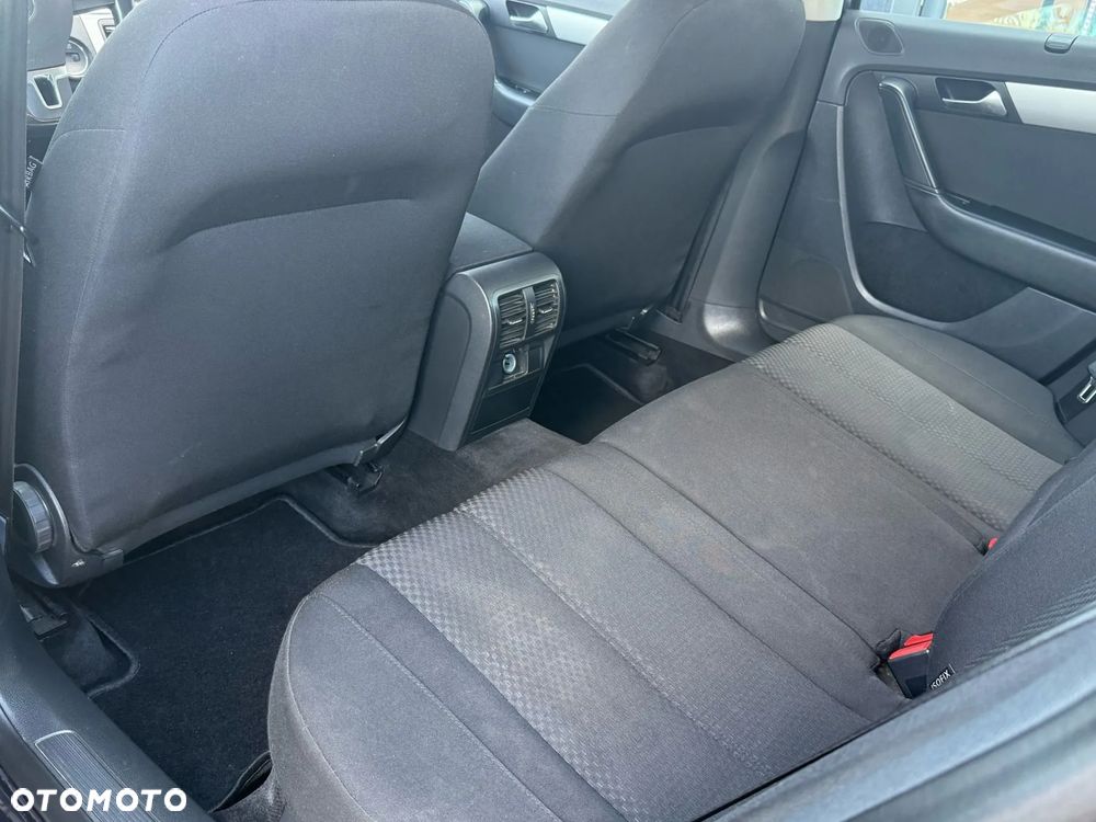 Volkswagen Passat 1.6 TDI Comfortline - 16