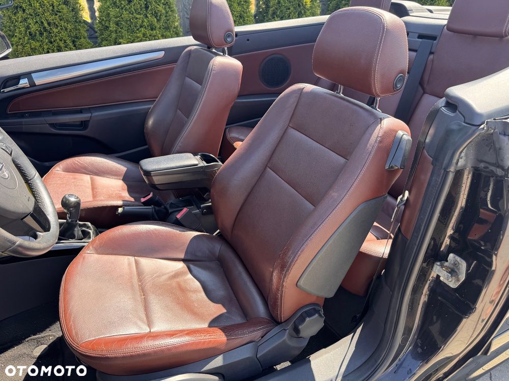 Opel Astra 1.6 Turbo Cosmo - 24